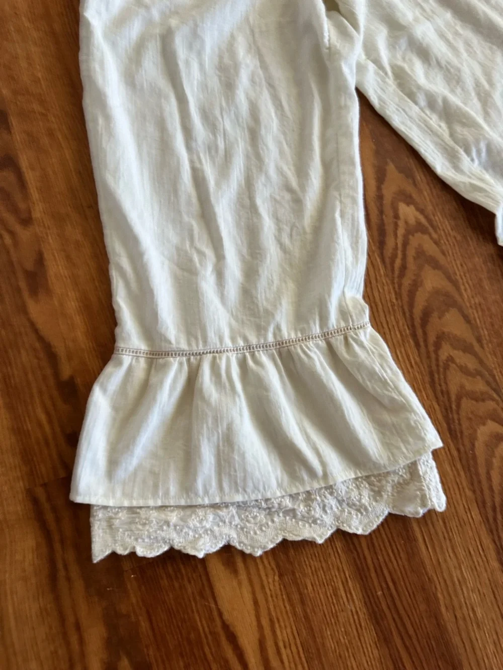 Bloomers Ruffle-Hem Drawstring — cream - Picture 4 of 10